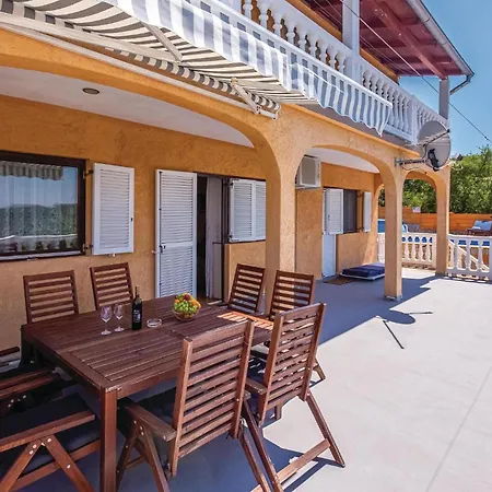 Lovely In With House Sea View