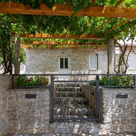 Ferienhaus Beautiful In Donji Zagon